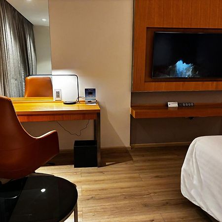 Courtyard By Marriott Nashik Hotel Exterior photo