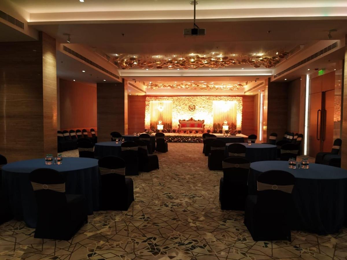 Courtyard By Marriott Nashik Hotel Exterior photo