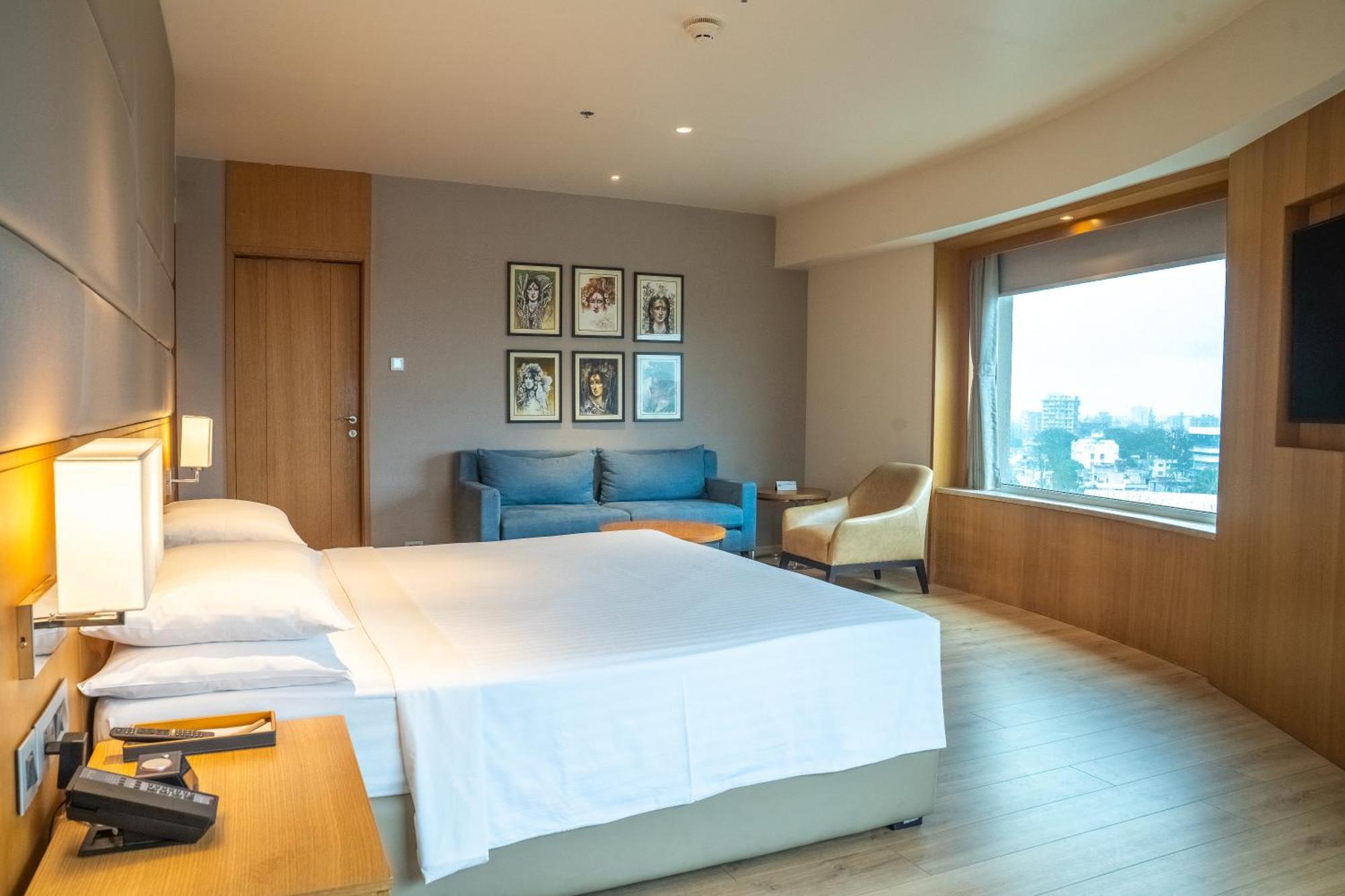 Courtyard By Marriott Nashik Hotel Exterior photo