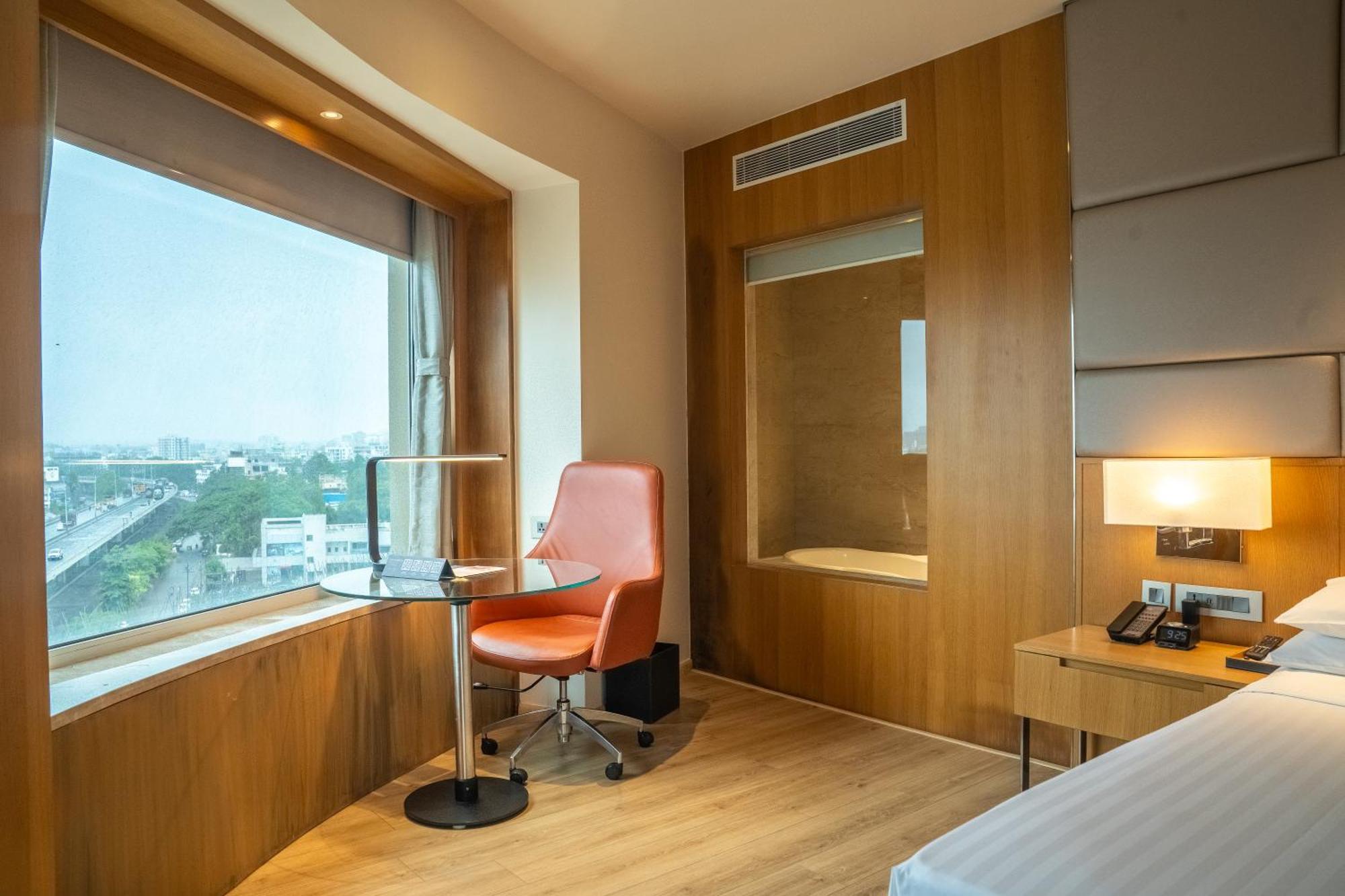 Courtyard By Marriott Nashik Hotel Exterior photo